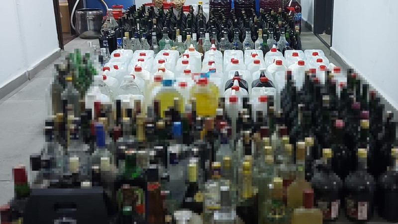 AYVALIK'TA KAÇAK İÇKİ VE UYUŞTURUCU OPERASYONU