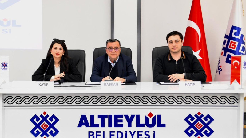 ALTIEYLÜL BELEDİYE MECLİSİ'NDE 11 YIL SONRA BİR İLK YAŞANDI