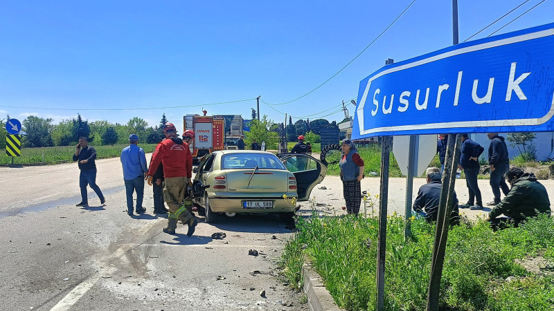 Susurluk yolunda kaza:3'ü ağır 6 yaralı
